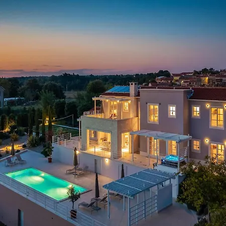 Design Aqua بيت للعطل